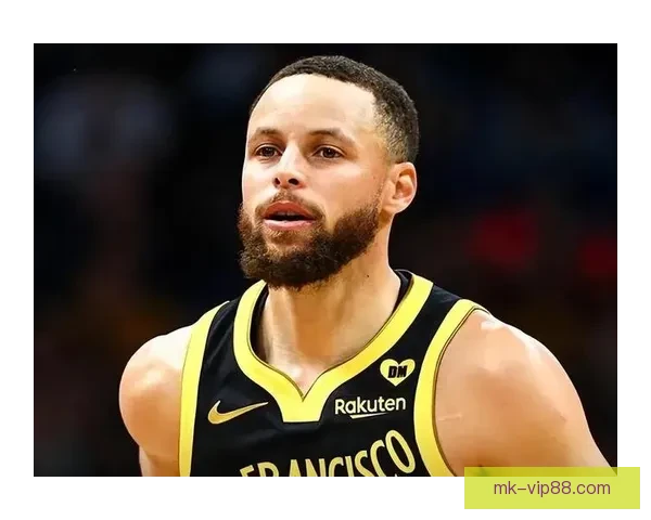 库里晒图致敬父亲球衣退役传奇光芒永照球馆穹顶